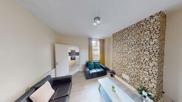 4 bedroom terraced house to rent - Photo 1