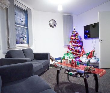 4 bedroom flat to rent - Photo 5