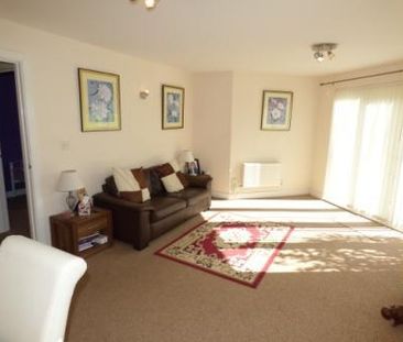 2 bedroom ground floor flat to rent - Photo 3