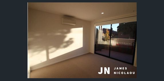 Stylish & Convenient Living in the Heart of Balaclava - Photo 2