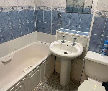 Collier Row Road, Romford, RM5 - Photo 3