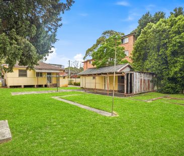 Freshly Painted 3 Bedroom Home, Brand New Flooring Throughout! - Photo 4