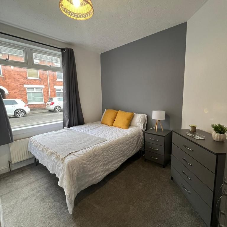 1 bedroom in a house share to rent - Photo 1