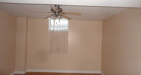 82 White Elm, Lower Barrie | $1500 per month | Utilities Included - Photo 2