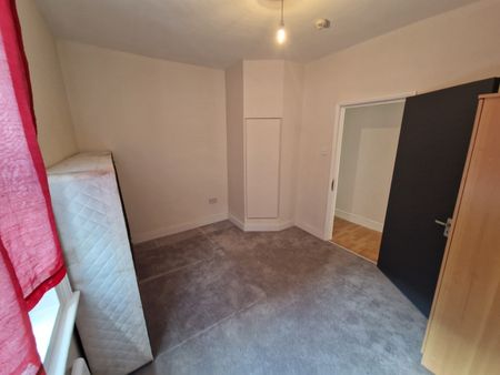 3 Bed Flat, Cardigan Street, LU1 - Photo 3