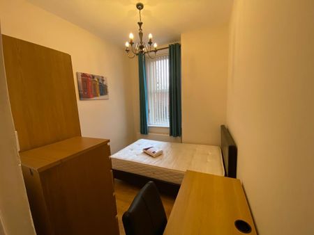 2 bedroom ground floor flat to rent - Photo 3