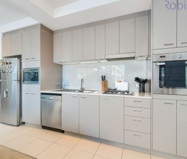 Air-conditioned studio apartment in Newcastle's popular Honeysuckle... - Photo 3