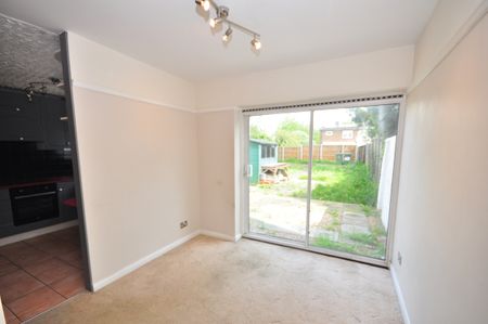 3 bedroom terraced house to rent - Photo 5
