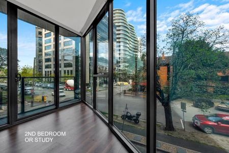 Prime Corner Apartment Living Opposite Albert Park Lake - Photo 5