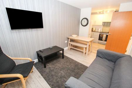 3 bedroom flat to rent - Photo 2