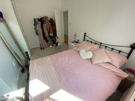 2 Bed Flat, West Bank, N16 - Photo 4