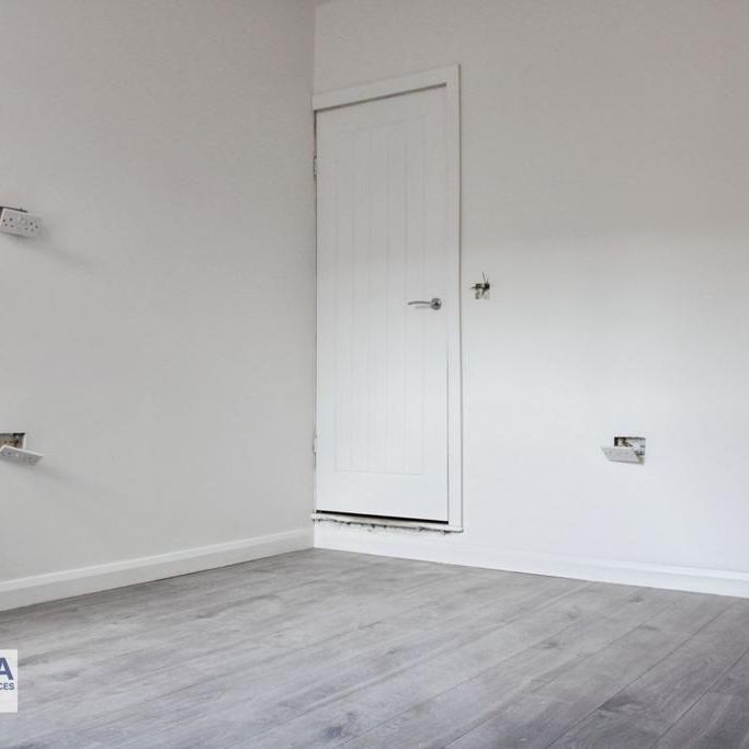 4 bedroom terraced house to rent - Photo 1