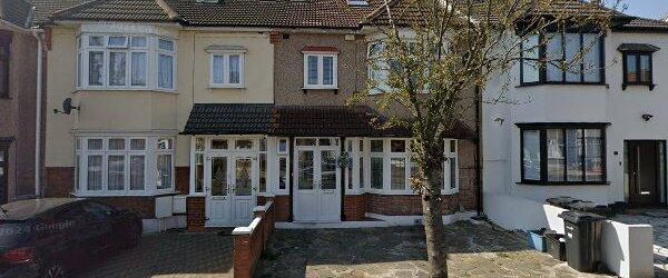 3 Bed Semi-Detached House, Crownfield Avenue, IG2 - Photo 1
