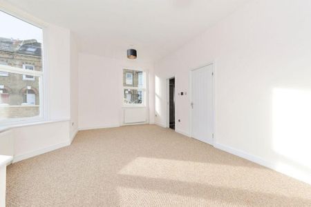 3 bedroom ground floor flat to rent - Photo 4