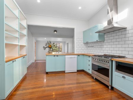 Light and Airy 4-bedroom Home - Photo 5