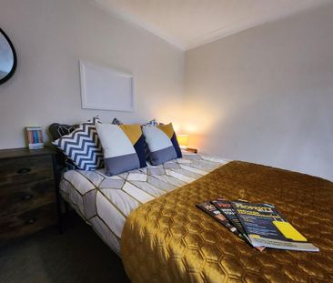 1 bedroom in a house share to rent - Photo 2