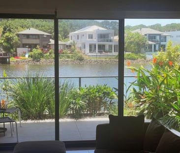 Fully Furnished Luxury Waterfront Living at Cova, Hope Island - Photo 1