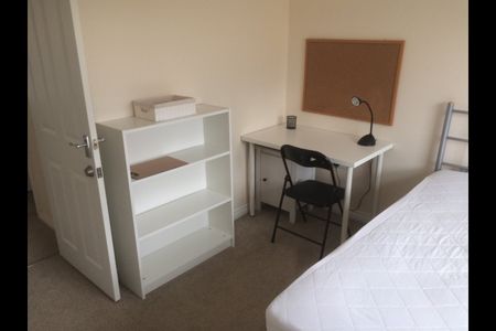 3 Bed Terraced House, Cherry Tree Drive, CV4 - Photo 4