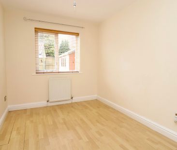 3 bedroom Semi-Detached House to let - Photo 2