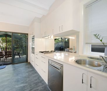 Private and Leafy Lower Duplex in Quiet Street - Photo 1