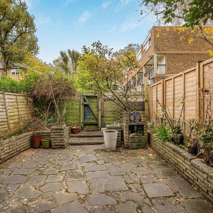 3 bedroom flat to rent - Photo 1