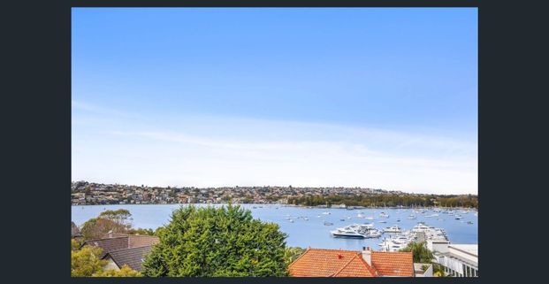Art Deco Two Bedroom Apartment with Harbour Views - Photo 1