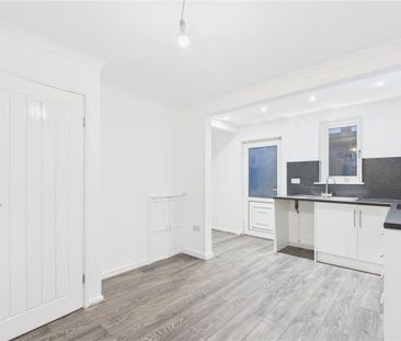 2 Bedroom Terraced - Photo 3