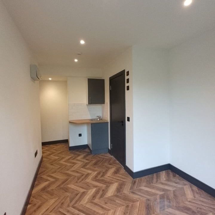 Studio Flat, The Boulevard, SW17 - Photo 1