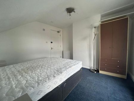 1 bedroom in a house share to rent - Photo 3