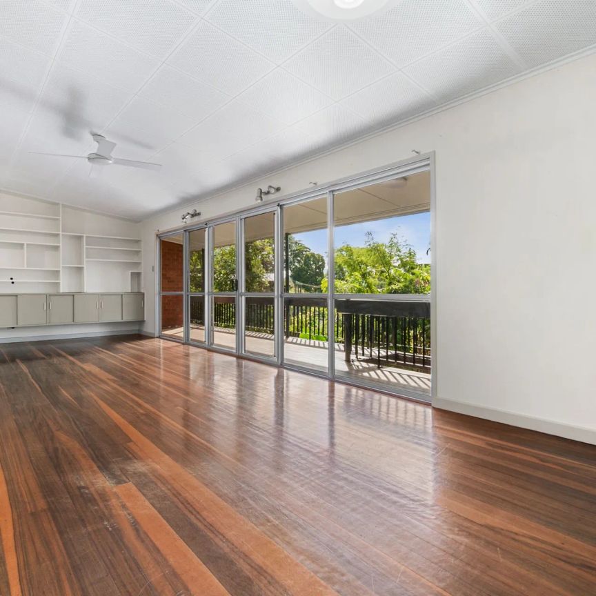 Cozy and convenient living in prime Stratford location - Photo 1