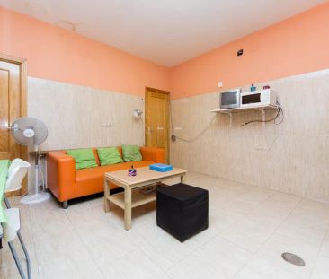 Single Bed in Rooms in 5 bedroom apartment, a block away from Gran Vía - Photo 2