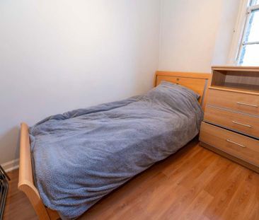 3 bedroom flat to rent - Photo 5