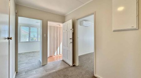 Beautifully Renovated 3-Bedroom Home in Prime Mount Roskill Location - Photo 5