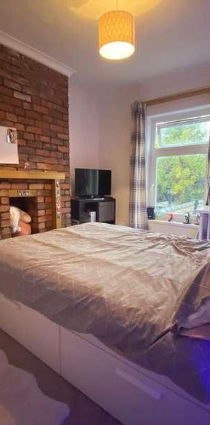 Thesiger St // Bed + Study Rooms // Aug, LN5 - Photo 1