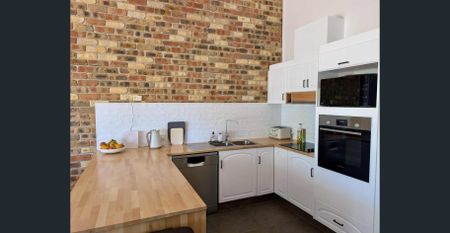 Central Furnished Townhouse, Close to Water and Shops - Photo 5