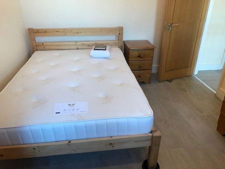 4 bedroom flat to rent - Photo 5