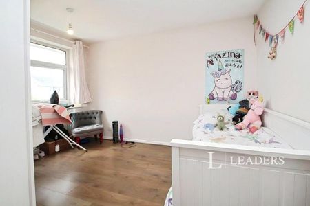 3 bedroom semi-detached house to rent - Photo 5