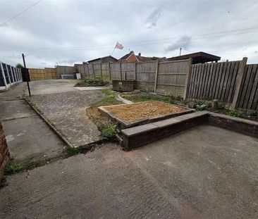 Cambridge Crescent, Doe Lea, Chesterfield, S44 - Photo 1