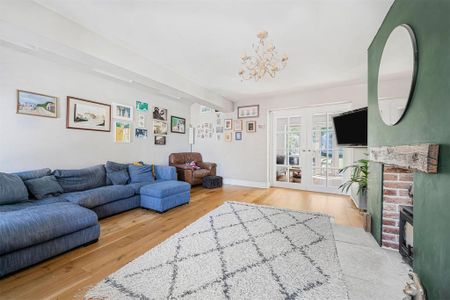 4 bedroom detached house to rent - Photo 4