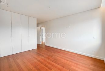 Apartamento T4 em Porto