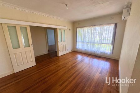 Spacious Family Home in a Prime Location - Photo 2