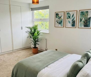 Room in a Shared House, Leeward Gardens, SW19 - Photo 1