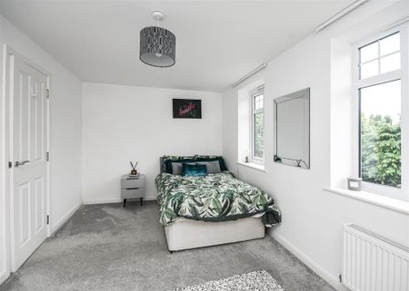 4 bedroom semi-detached house to rent - Photo 5