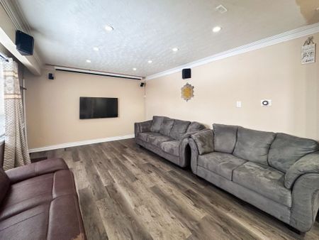 For Lease - 380 Arbor Court Unit# Main floor, Oshawa, Ontario - Photo 3