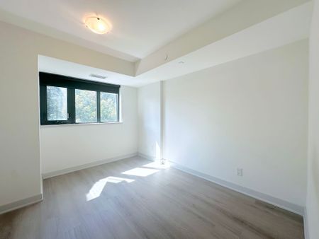 For Lease - 3385 Dundas Street Unit# 322, Toronto, Ontario - Photo 4