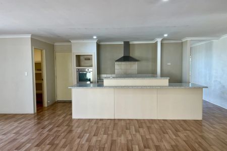 6 Ballarat Court, - Photo 3