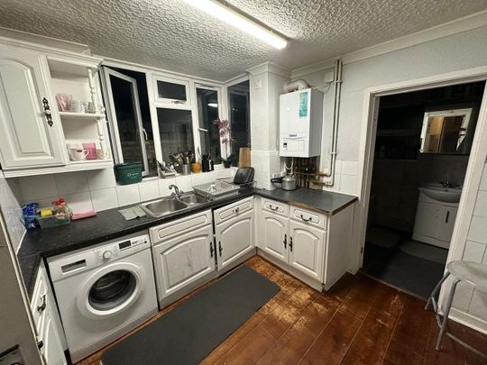 Room in a Shared Flat, Ranelagh Road, NW10 - Photo 1