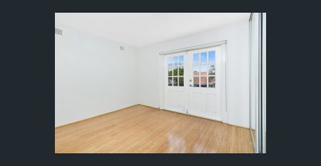 Immaculate 2 bedroom Apartment - Photo 2