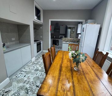 8 bedroom terraced house to rent - Photo 3