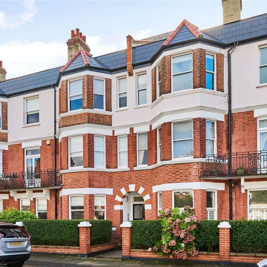 A stunning and newly built two bedroom penthouse between Wimbledon Village and Town. - Photo 1